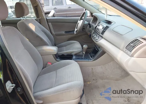 2005 Toyota Camry Le z USA, uszkodzony, nr VIN 4T1BE32K85U414066